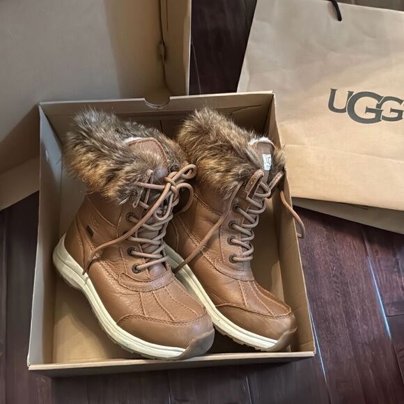 UGG Women's Adirondack III Tipped Snow Boot, CHESTNUT size 5 - Picture 1 of 9